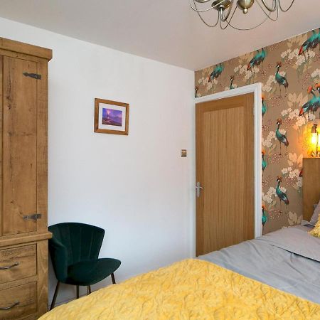 Pass The Keys Modern Coastal Home In Bull Bay Amlwch エクステリア 写真