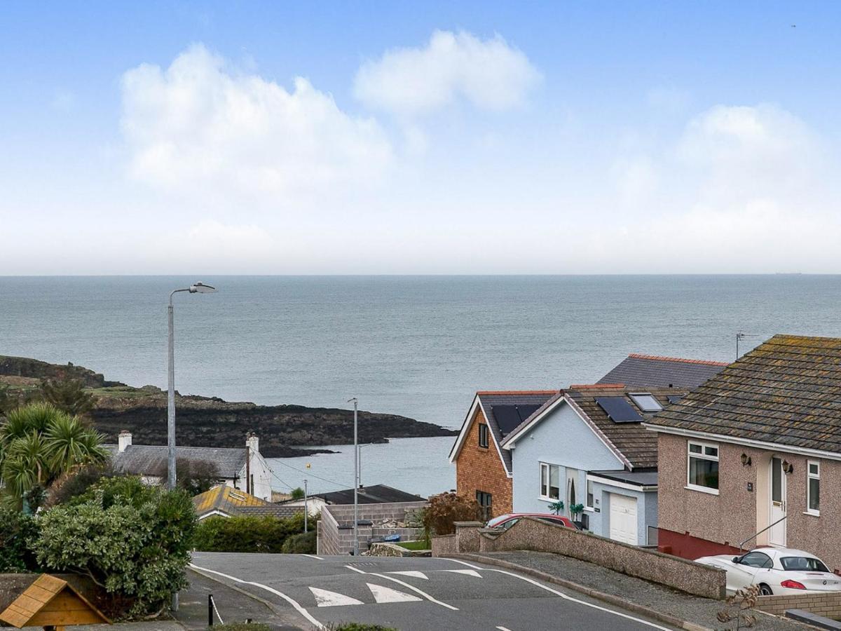 Pass The Keys Modern Coastal Home In Bull Bay Amlwch エクステリア 写真