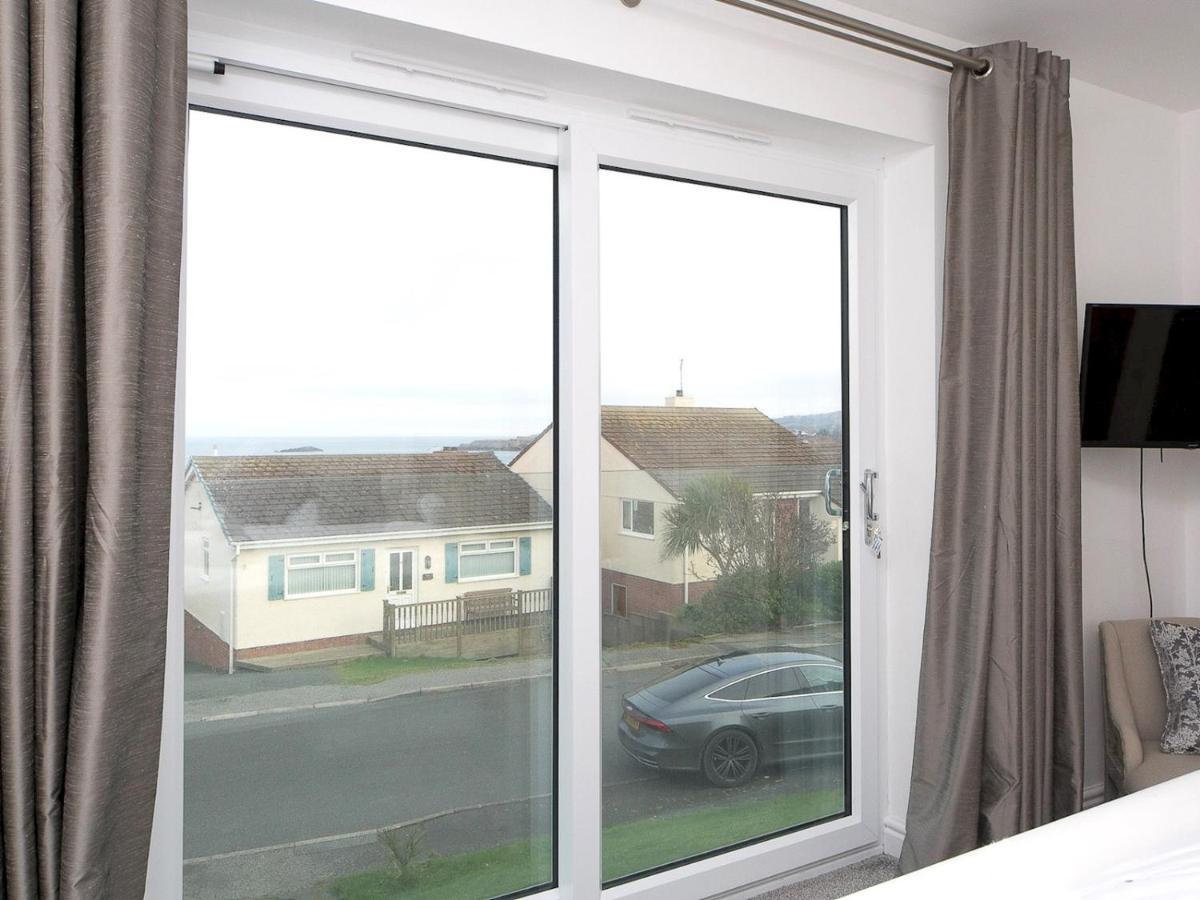 Pass The Keys Modern Coastal Home In Bull Bay Amlwch エクステリア 写真