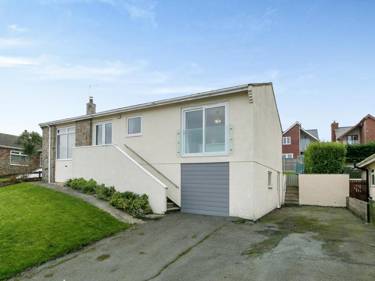 Pass The Keys Modern Coastal Home In Bull Bay Amlwch エクステリア 写真