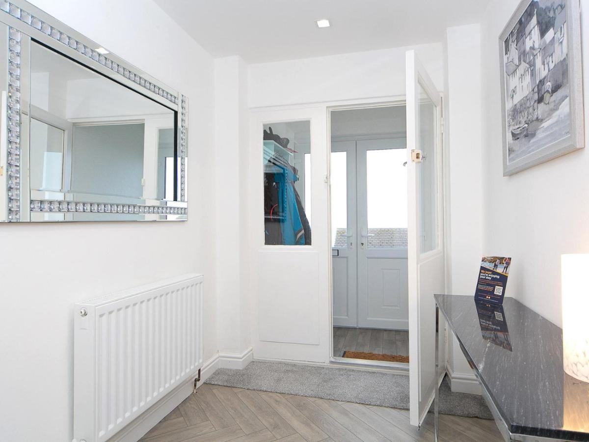 Pass The Keys Modern Coastal Home In Bull Bay Amlwch エクステリア 写真