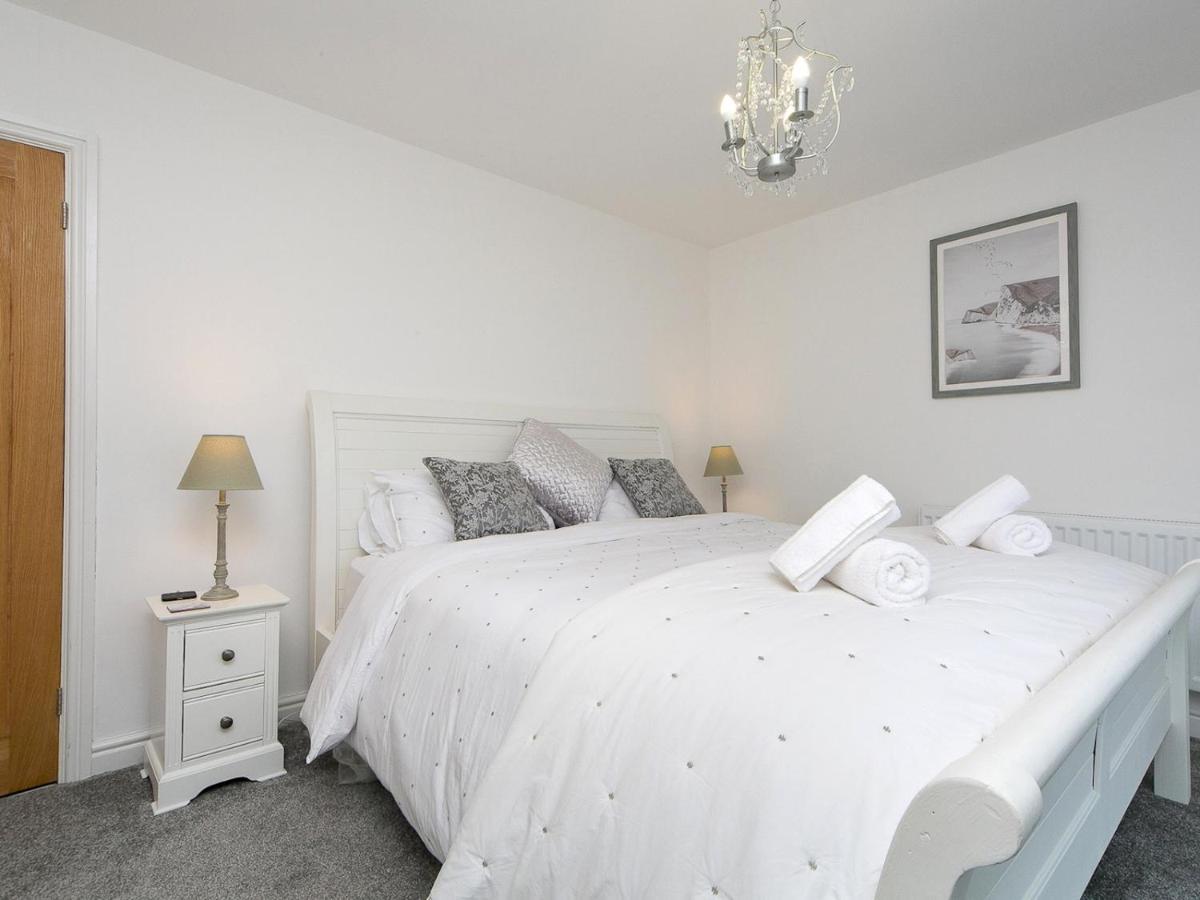 Pass The Keys Modern Coastal Home In Bull Bay Amlwch エクステリア 写真