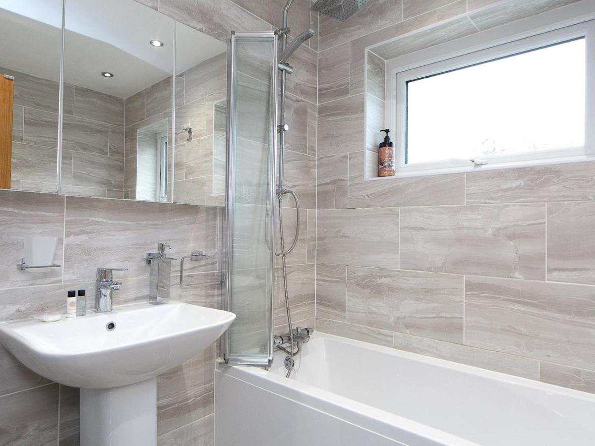 Pass The Keys Modern Coastal Home In Bull Bay Amlwch エクステリア 写真