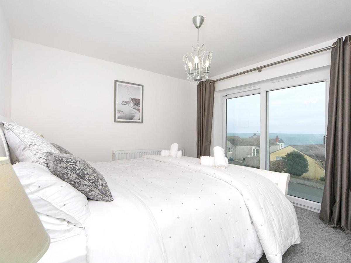Pass The Keys Modern Coastal Home In Bull Bay Amlwch エクステリア 写真