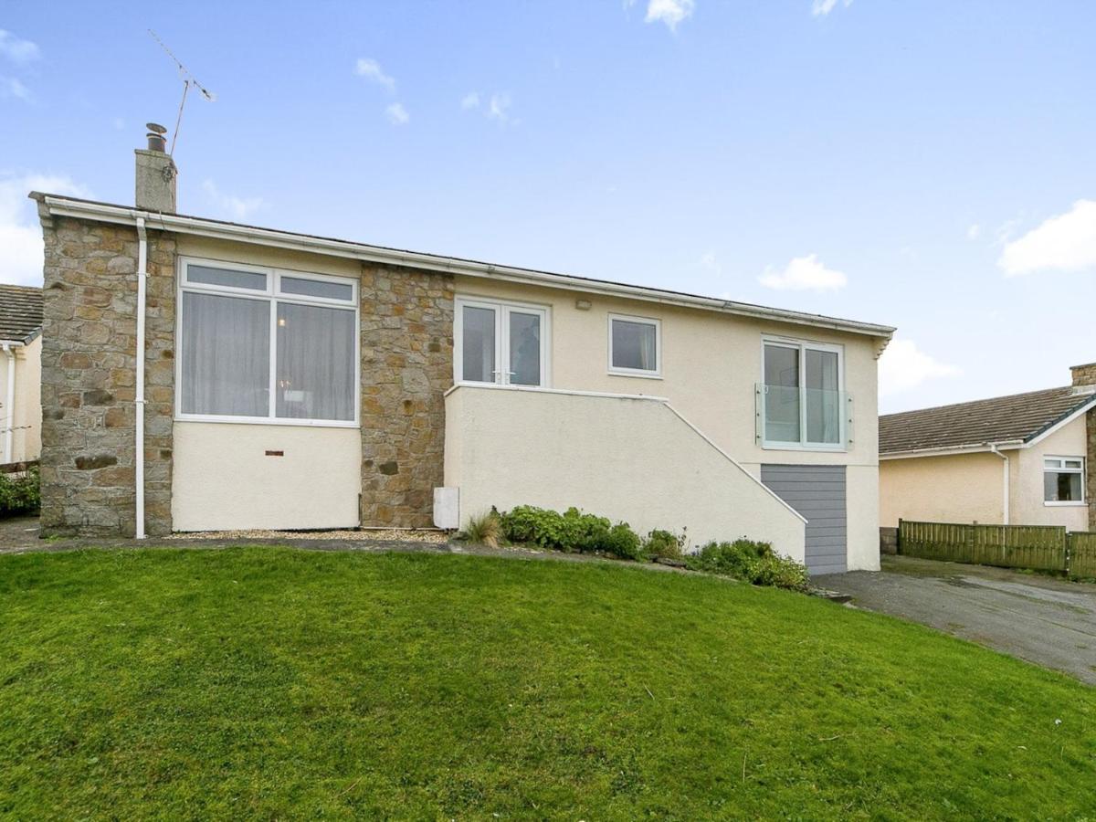 Pass The Keys Modern Coastal Home In Bull Bay Amlwch エクステリア 写真